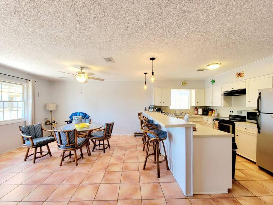Paradise Lagoon*bayhouse Fishing*beach*dogfriendly Galveston